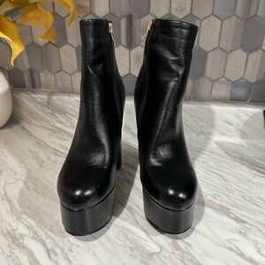 Elegant Black Heeled Boots